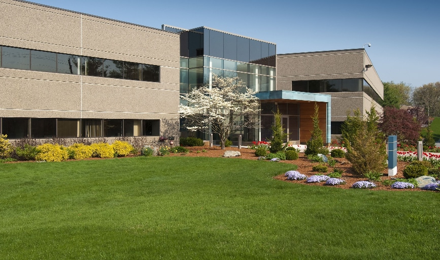 COMMERCIAL LAWN MAINTENANCE